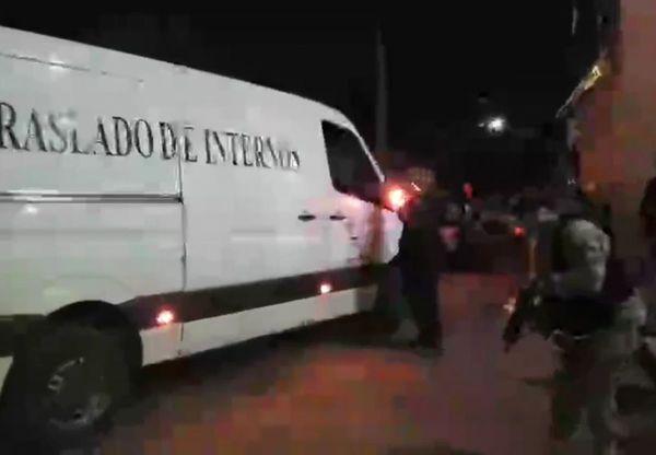 Secuestradores del PCC se entregan dentro de la penitenciaria y liberan al rehén