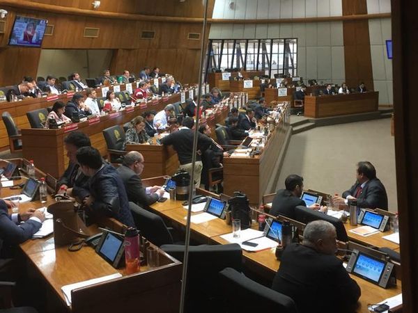 43 diputados salvan a Mario Abdo y Hugo Velázquez del juicio político