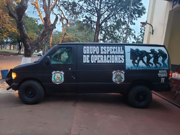 Policía de Amambay recibe vehiculo blindado para la lucha contra la mafia fronteriza