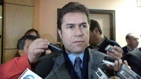 Luis Castiglioni pone a disposición su cargo debido a la crisis de gobierno