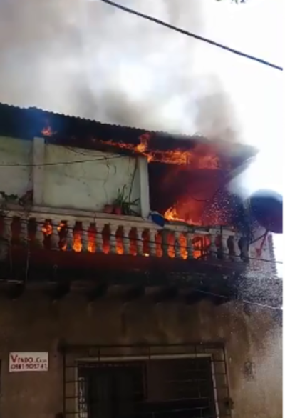 Vivienda en la Chacarita se incendia y causa pánico en vecinos