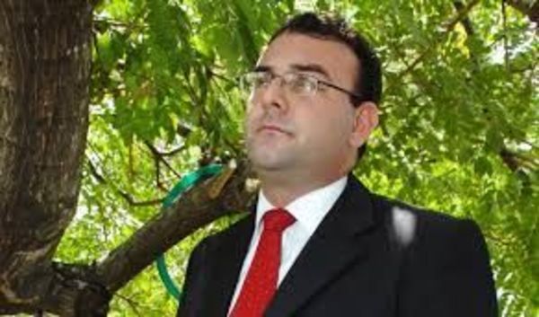 Congreso deja sin fueros a diputado Tomas Rivas