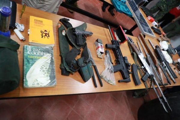 Armas, computadoras fueron incautados en procedimiento de inteligencia