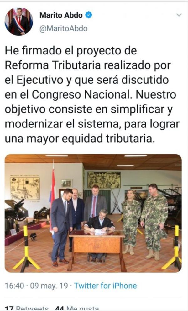 Mario Abdo firma proyecto de Reforma Impositiva