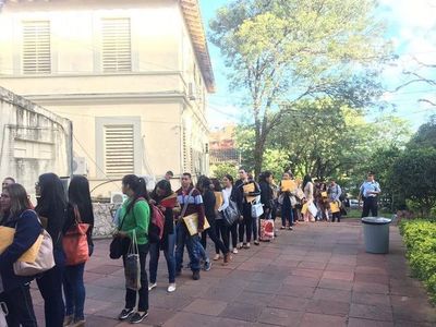 Salud busca contratar a 877 personales para ocupar puestos laborales en unidad de salud