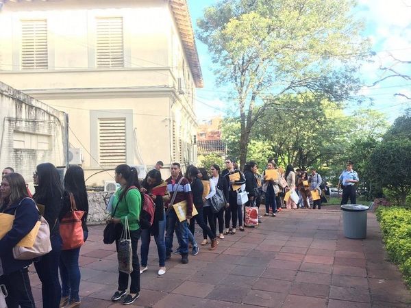 Salud busca contratar a 877 personales para ocupar puestos laborales en unidad de salud
