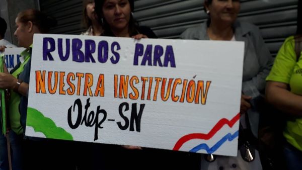 Analizan huelga general de maestros para quincena de abril
