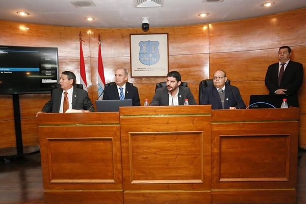 Concejales dejan plantado a Mario Ferreiro