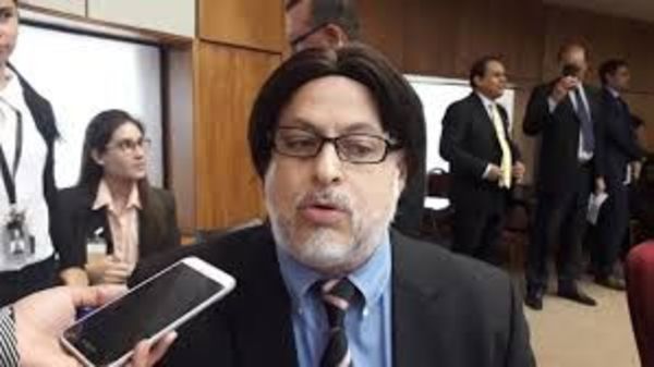 Payo quiere controlar y obligar a vendedores ambulantes a pagar impuesto