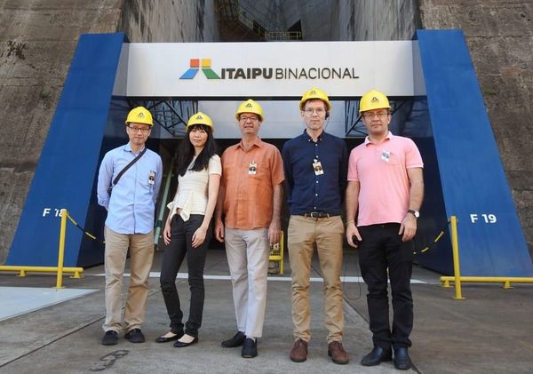 Comitiva del FMI destaca producción y sustentabilidad de Itaipú