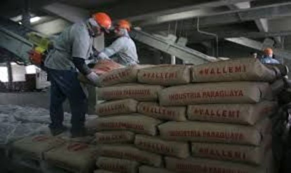 Parte primera barcaza de Vallemi con 2.500 toneladas de cemento para el mercado nacional