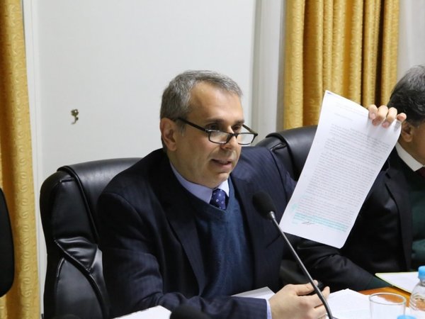 Mamá de joven que denunció a Kriskovich acusa que la echaron de la misa
