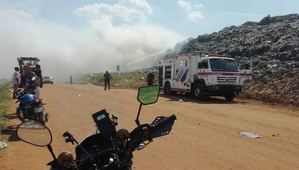 HOY / Bomberos controlan incendio registrado en Cateura: no se descarta quema de basuras como causa