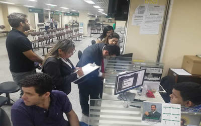 Detienen a funcionarios municipales por coima