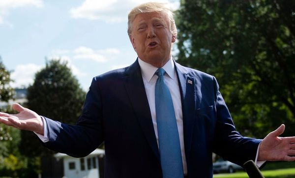 Trump dice que turcos y kurdos deben “resolver la situación” tras retiro de Estados Unidos de la frontera siria