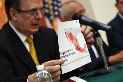 México pide a EE UU que frene el tráfico de armas a cambio de haber reducido el flujo migratorio