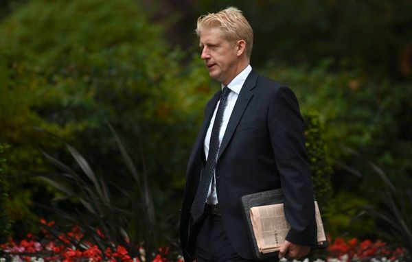 Hermano del Primer Ministro británico renuncia ante diferencias sobre Brexit