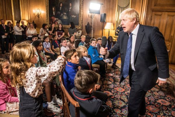 Boris Johnson amenaza a los rebeldes tories con la expulsión si votan con la oposición una salida del acuerdo