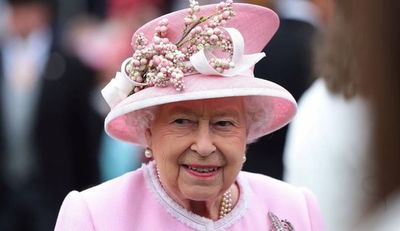 Reina Isabel II suspende sesiones de los comunes apoyando iniciativa de Johnson