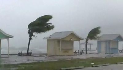 Dorian arrasa las islas de las Bahamas con vientos que destruyen todo a su paso