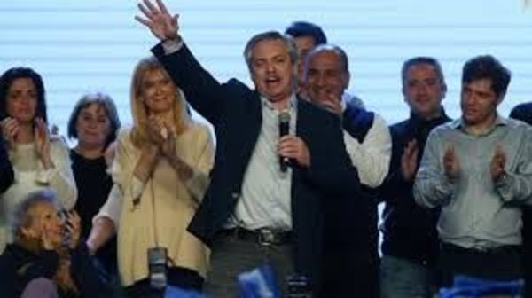 Alberto Fernández sacó una gran ventaja y a Mauricio Macri se le complica la reelección