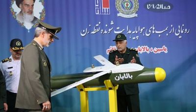 Irán presenta bombas "inteligentes" con alas que aumentan su alcance