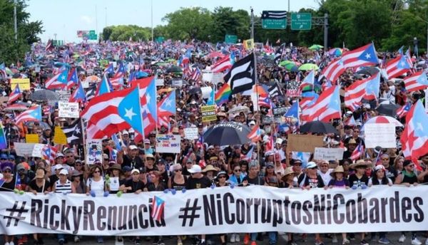 Multitudinaria marcha exige la renuncia de Ricardo Roselló