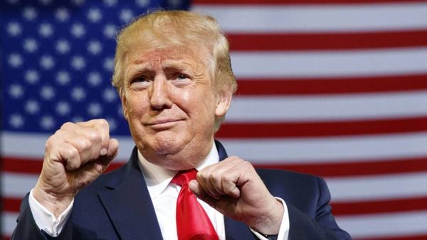 “¡Envíala de vuelta, envíala de vuelta!”: la polémica racista prende en el mitin de Trump