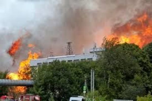 Al menos un muerto y 13 heridos en un incendio en una central eléctrica en Moscú