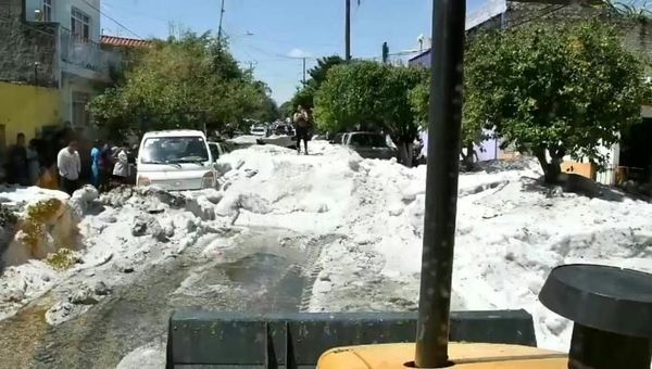 Inusual granizada que cubrió de hielo a Guadalajara