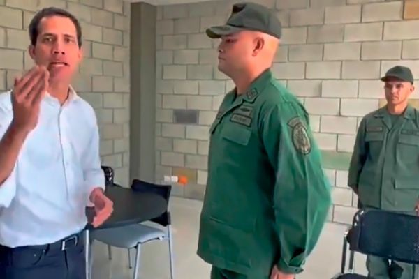 Los soldados venezolanos que cruzaron a Colombia se sienten abandonados