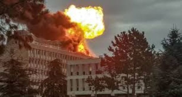 La explosión de un paquete bomba en Lyon causa 13 heridos
