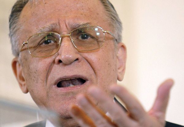 Rumania juzgará al expresidente Iliescu por crímenes de lesa humanidad