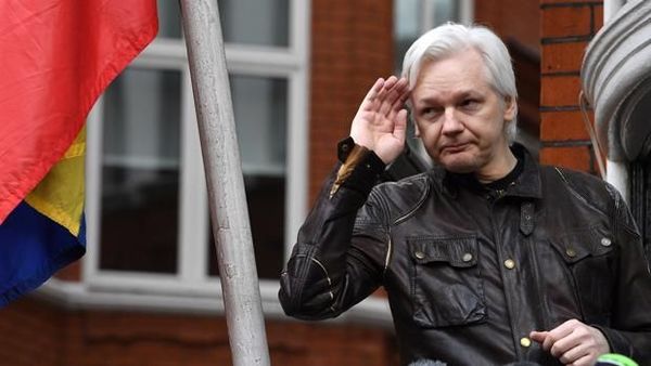 Assange será expulsado de la embajada ecuatoriana de Londres dentro de «unas horas o días»