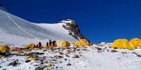 Los cadáveres que quedan expuestos en el Everest por el derretimiento