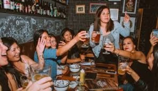 En Colombia las mujeres beben más cerveza que los varones