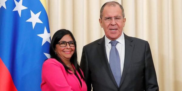 Maduro traslada oficina de la petrolera estatal Pdvsa de Lisboa a Moscú