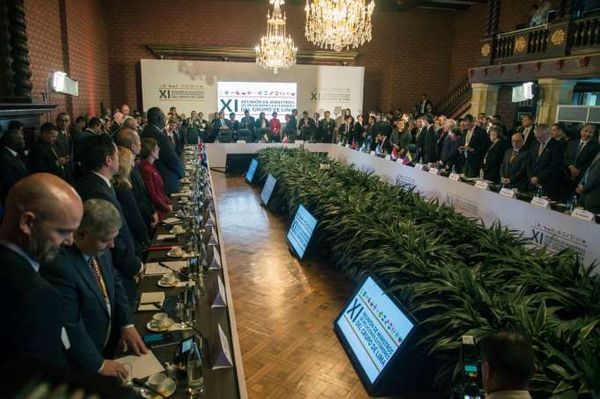 EE.UU. y aliados resueltos a estrechar cerco a Maduro