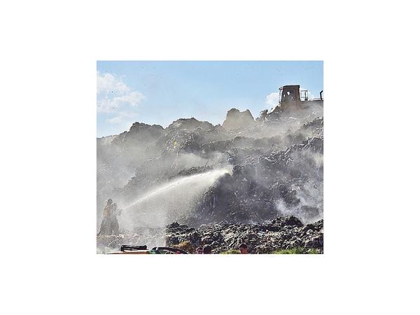 Cateura, entre basura quemada y lixiviado