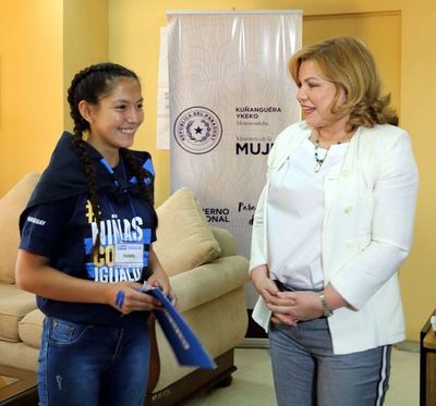 Isabel ocupó el cargo de Ministra de la Mujer por un día - Locales - ABC Color