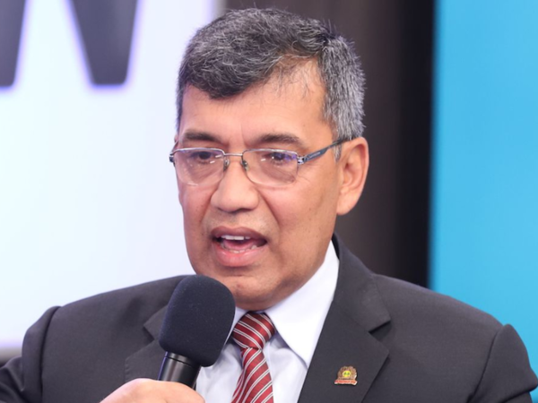 Fila policial celebra la designación de Euclides Acevedo