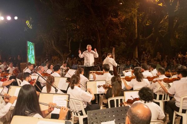 ‘Música para volar’ en plazas de Asunción
