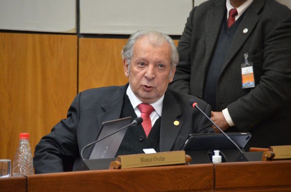 Kalé critica la gestión de la comunicación presidencial y del Mitic