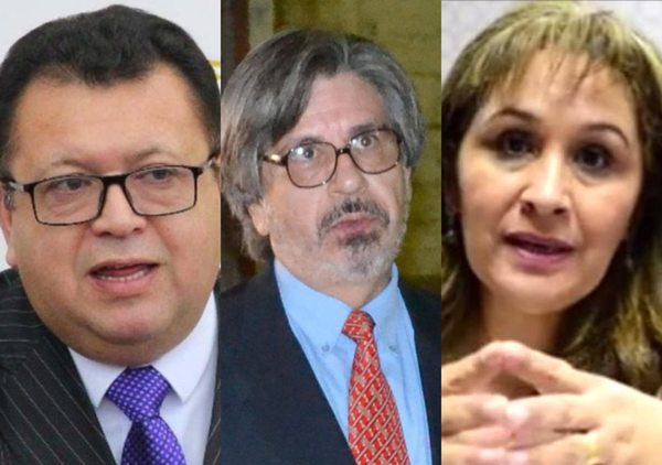 Camaristas logran protegerse de escrachadores con custodia policial