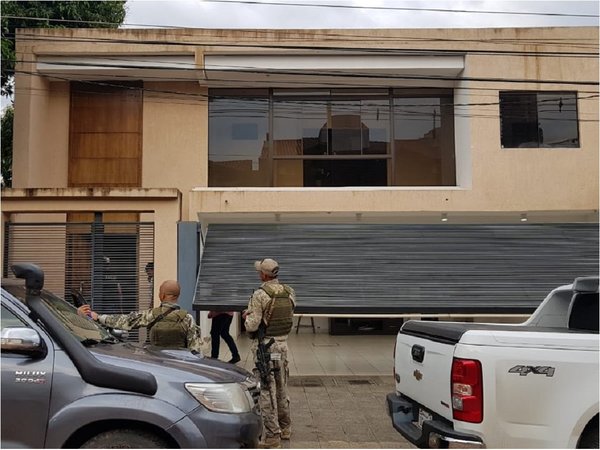 Tras captura de supuesto jefe narco, allanan lujosa vivienda en Asunción