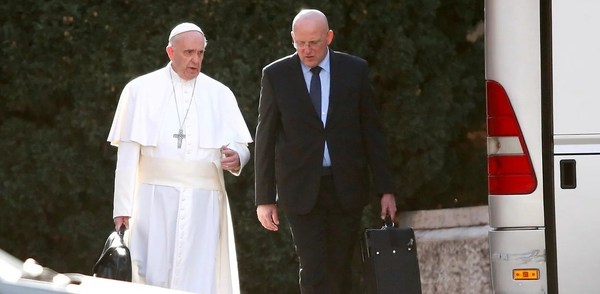 Escándalo en el Vaticano: echan al “ángel guardián” del papa Francisco - ADN Paraguayo