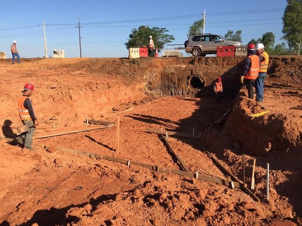 Avanzan obras de drenaje y movimiento de suelos para la duplicación de la ruta 2