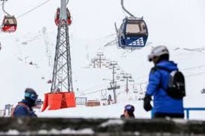 Turistas quedan atrapadas en un teleférico de los Alpes