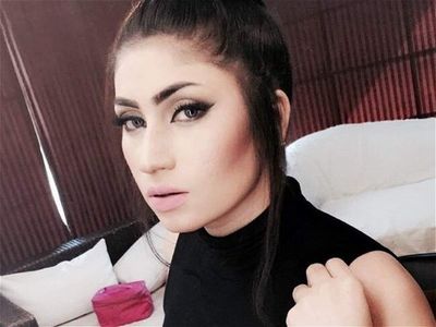 La Kim Kardashian de Pakistán muere estrangulada por su hermano en un "crimen de honor"