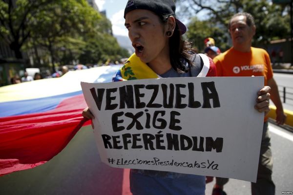 Inician plan revocatorio contra Maduro